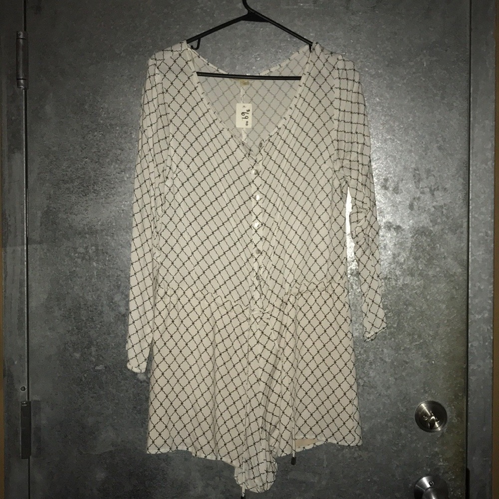 White and black patterned romper